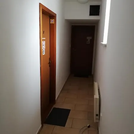 アパート Novstav